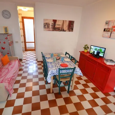 Comfy Flat With Garden And Pool Διαμέρισμα Μπιμπιόνε