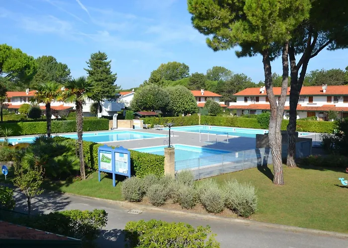 Comfy Flat With Garden And Pool Apartman *